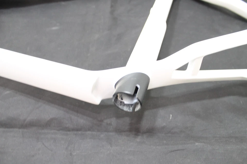 Eddy Merckx  Carbon Rennrad Rahmen  Lavaredo 68   28"  RH: 46 cm  1200 gr. - Bild 4 von 4