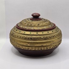 Coperchio portagioie in legno intagliato a mano rosso dorato India con pomello gioielli grande