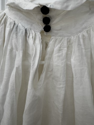 Blouse victorienne blanche coton soie col rosace manches bouffantes bouton noir boho 8 - Photo 6/9