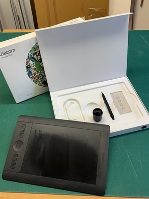 Wacom Intuos Pro Medium Grafiktablett - Schwarz (PTH-660-S)
