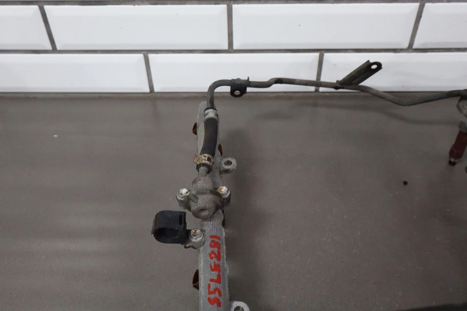 Riel de inyección de combustible para motor Lexus GX470 2005-2009 4,7 L V8 2UZFE Foto 2 de 4