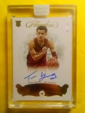 2018 Flawless Trae Young FACTORY ENCASE Rookie DIAMOND on Card Auto RC #8/25