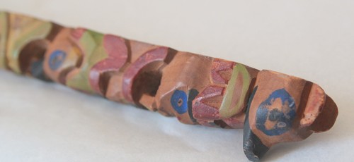 Alter geschnitzter / bemalter Totempfahl aus Holz der amerikanischen Ureinwohner - repariert - Bild 10 von 21