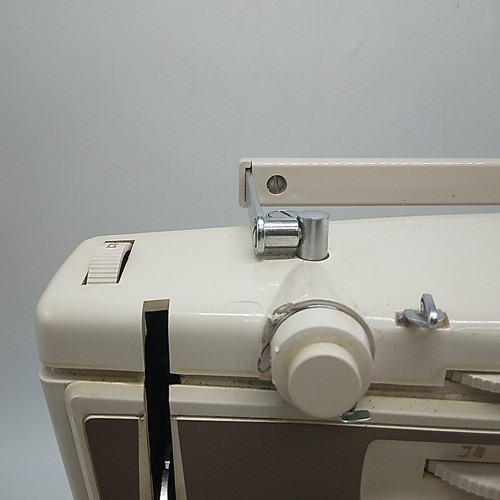 Vintage "Finesse 834" Sewing Machine - Tested/Working - NO FOOT PEDAL OR PLUG - Picture 12 of 22