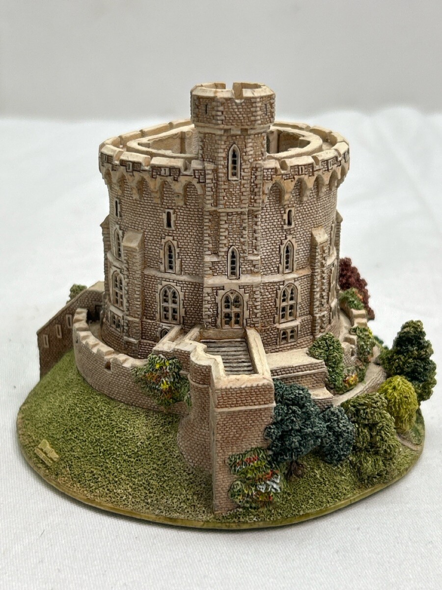Lilliput Lane Britain's Heritage ROUND TOWER - WINDSOR Lilliput Lane Britain's Heritage ROUND TOWER - WINDSOR