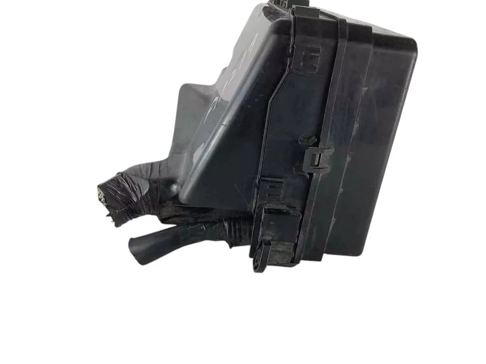 Caja de fusibles del motor Mitsubishi Outlander 2009 Foto 3 de 4