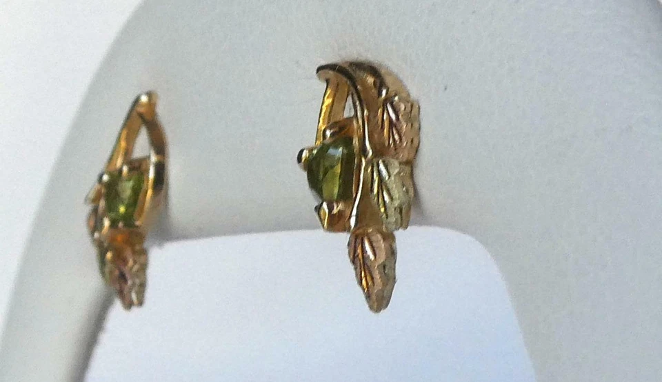 14k 金色三色玫瑰黄色绿色黄金橄榄石心叶耳钉 — 第 3/4 张图片