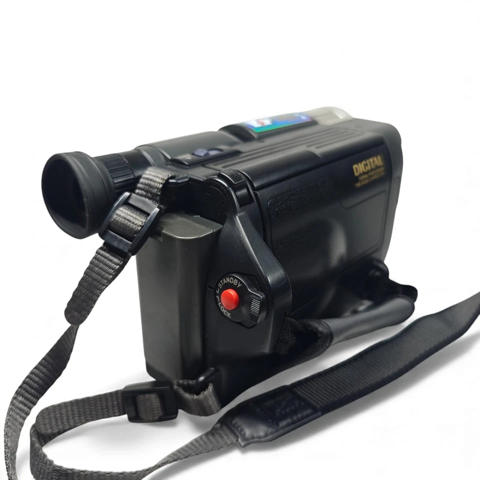 Hitachi VM-E368E Camcorder Analog Retro 90s 8mm Video Tape Camera Bundle - Image 4 of 4