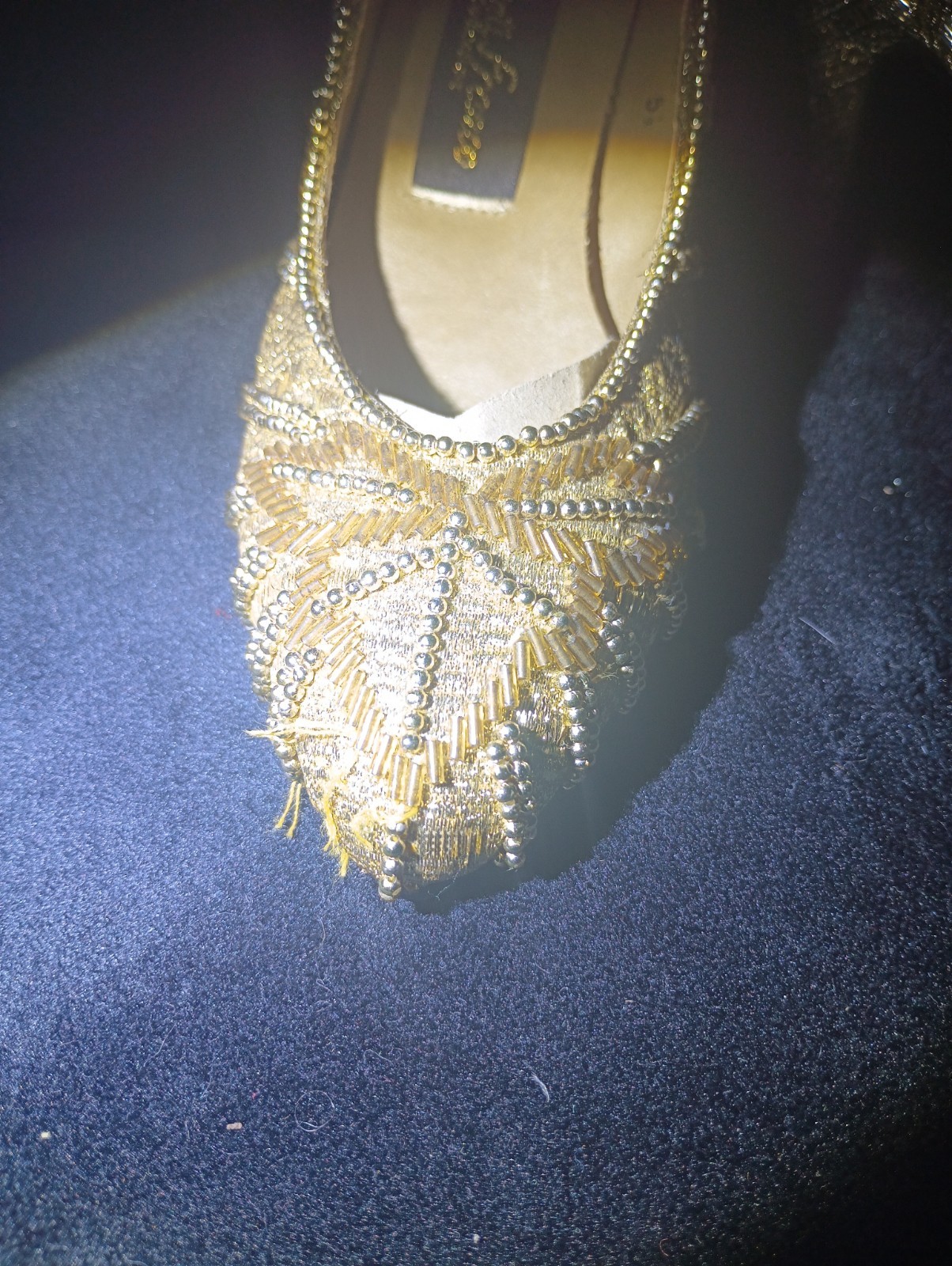 Valenti Franco Women’s Gold Beaded Metallic Pointed Toe Slip-On Pumps 5.5 image 2