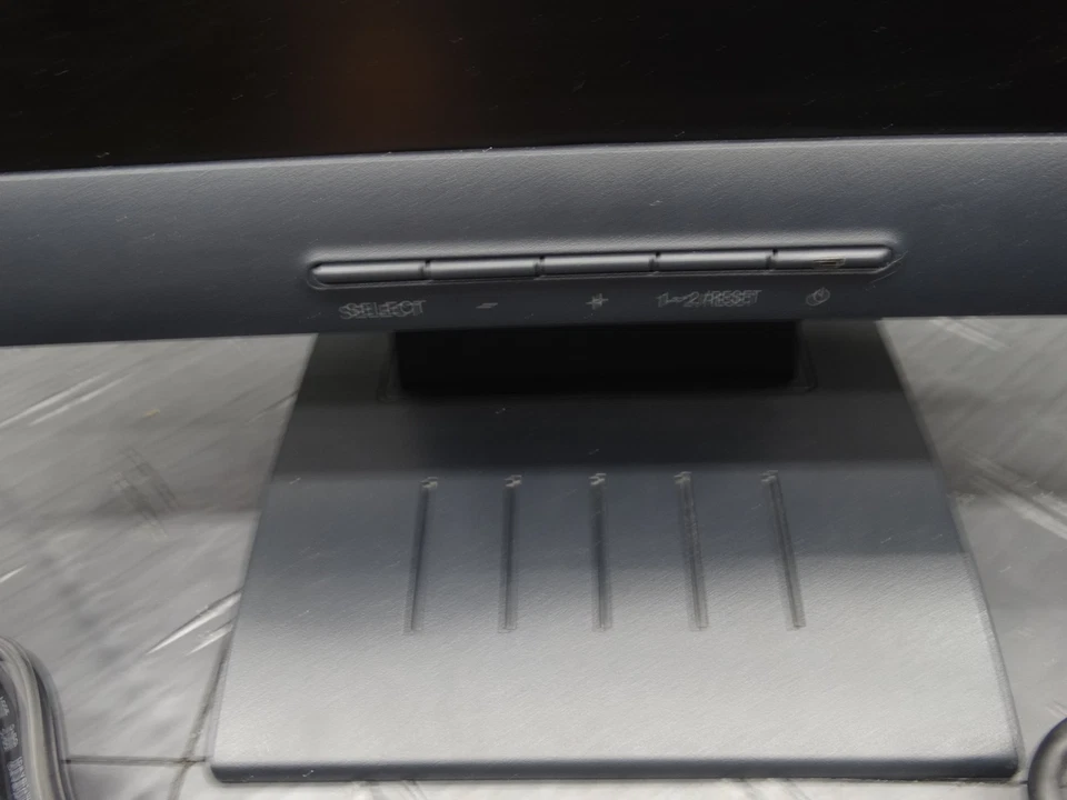 NEC AccuSync LCD72VX 17in Flat Panel LCD Monitor VGA/DVI Scratches Present - Image 3 of 4