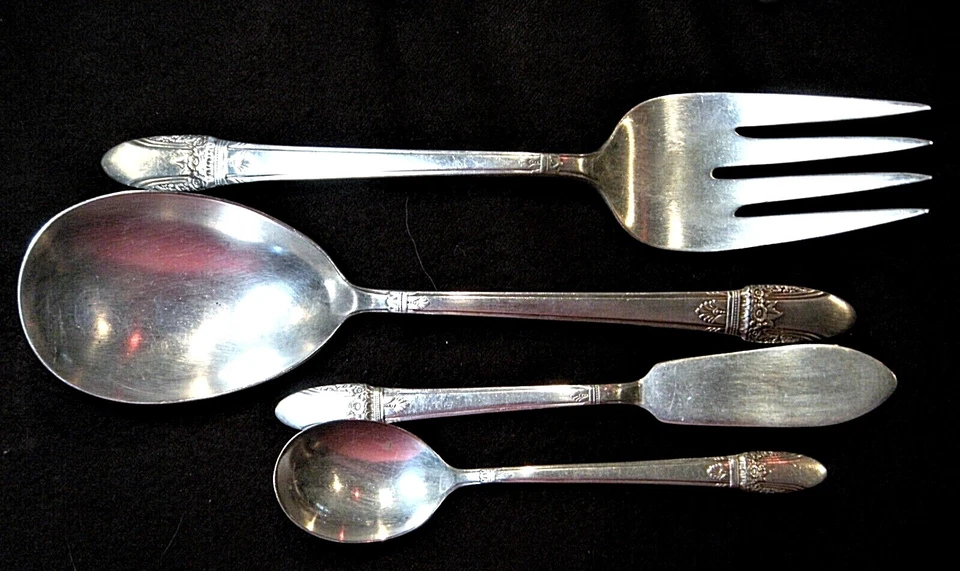 Cubiertos de plata vintage INT'L SILVER 1847 Rogers Bros "First Love" Foto 4 de 4