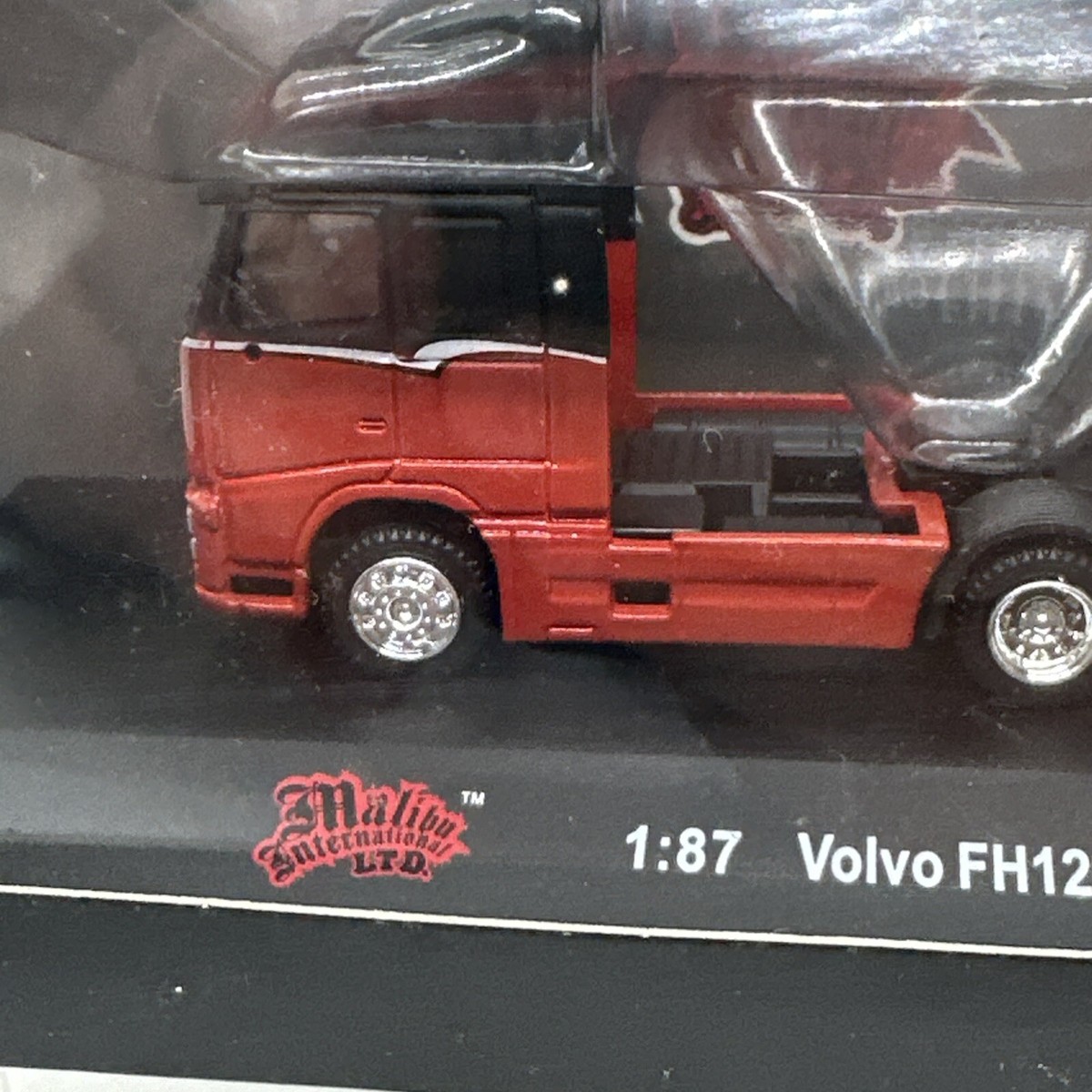 ♡VOLVO FH COLLECTORS EDITION 1/87 ミニカー♡ 1:87 HO Malibu International Volvo FH12 Model Truck Red/Black Semi