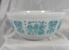 Vintage Pyrex 2 1/2 QT Amish Butterprint #403 Bowl White w Turquoise Blue