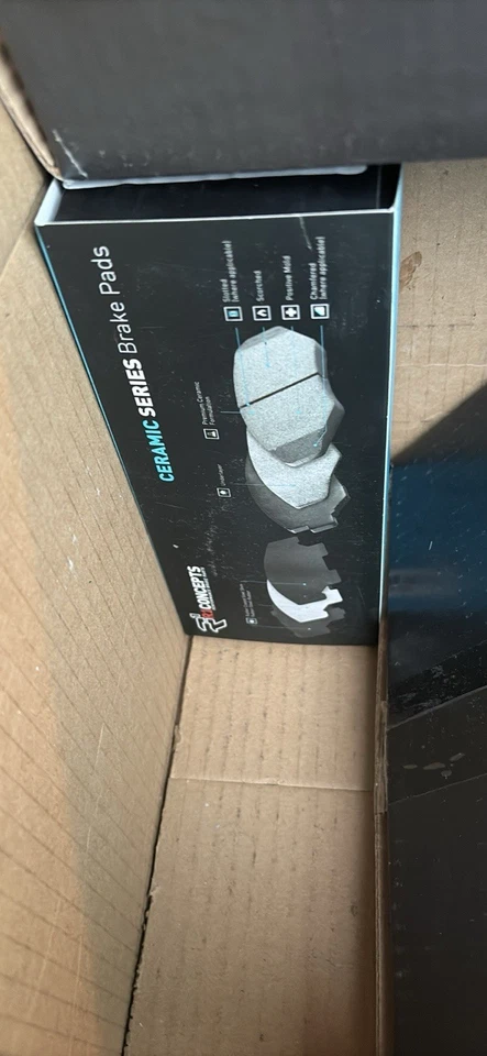 Kit de pastillas de freno y rotores delanteros de cerámica R1 Concepts para Nissan Sentra 2013-2019 Foto 3 de 3