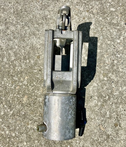 Hubbell Chance Wire Holder w/ 2.5" Roller clamp - Picture 4 of 5