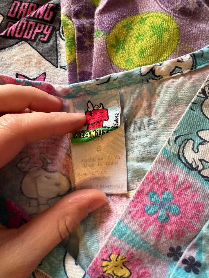 Womens Small scrub tops lot of 5 - Image 2 of 4