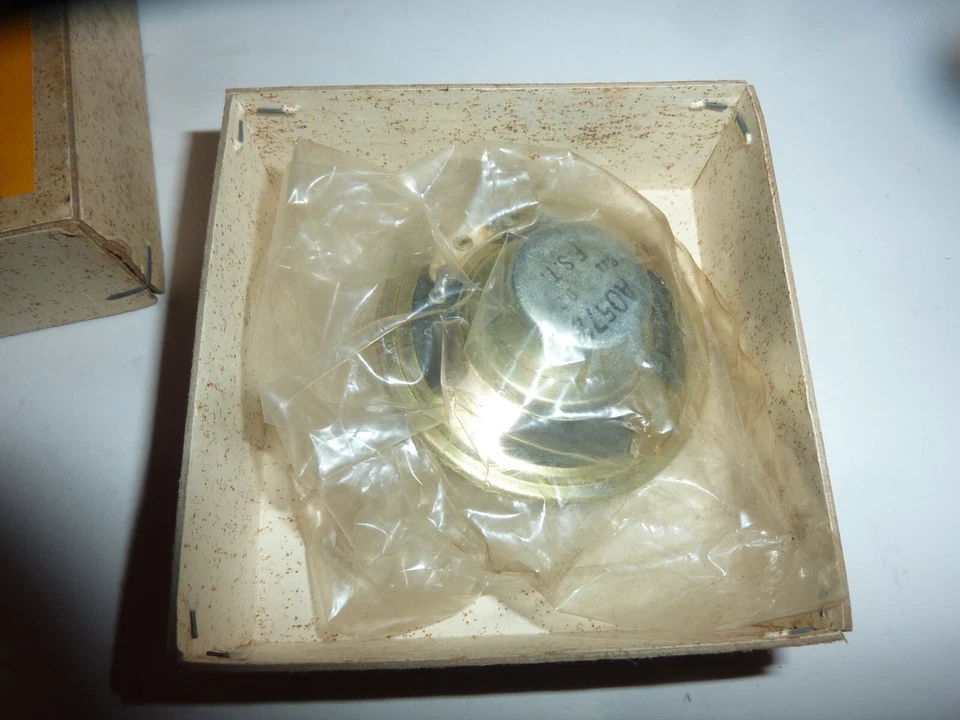 Altavoz redondo vintage NOS Vanco 2" A0572 8 OHM .2 vatios S-46 Foto 2 de 4