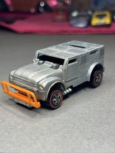 Hot wheels Redline,The Heavyweights,Funny Money, Truck W/ Bumper, * Wheel Missin