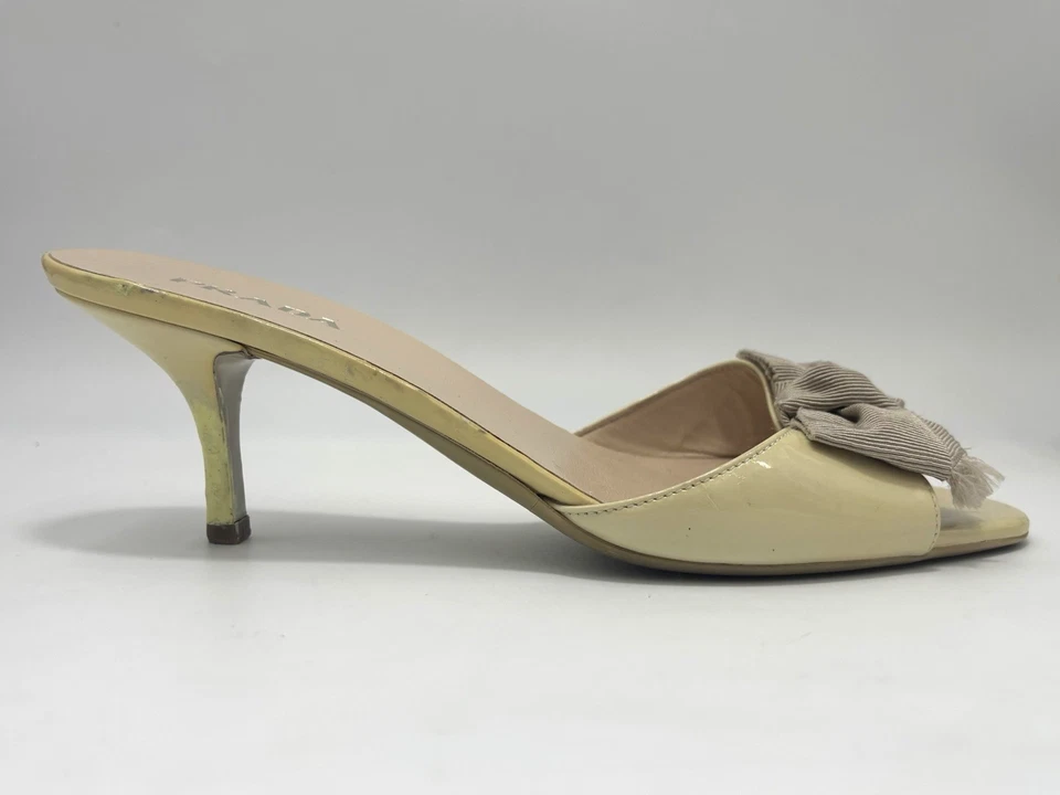 Sandalias Prada amarillas charol toboganes tacón lazo grosgrain talla 39 8,5/9 Foto 2 de 4