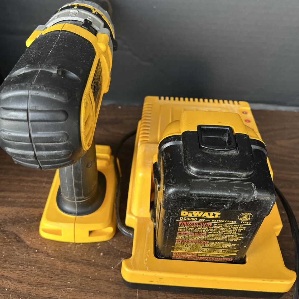 得伟型号 Dc910 锤钻,28 伏和 DC9000 1 小时充电器全部正常工作!! — 第 3/4 张图片