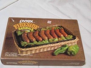 NEW Pyrex Fireside Naturals 2 Quart  Baking Dish in Rattan Basket Model 2320-F