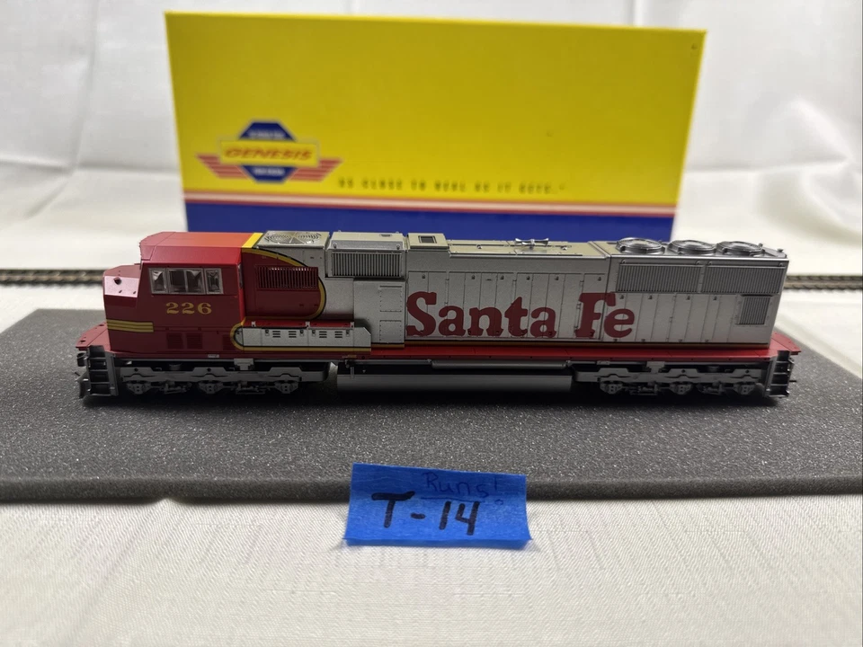 Genesis G6137 USRA 2-8-2 SD75M Santa Fe #226 from Athearn - Image 2 of 4