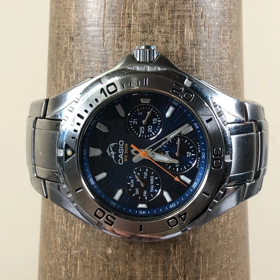 Casio Marlin Men MDV-301 Diver Day Date Silver Tone Quartz 40mm Watch 7 1/2" - Image 2 of 4