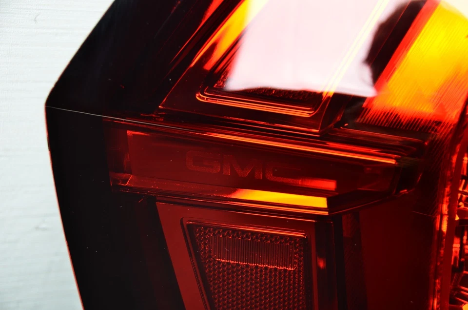 Ótimo! 2021-2024 GMC Yukon LED lanterna traseira externa lateral esquerda do motorista fabricante de equipamento original - Imagem 4 de 4