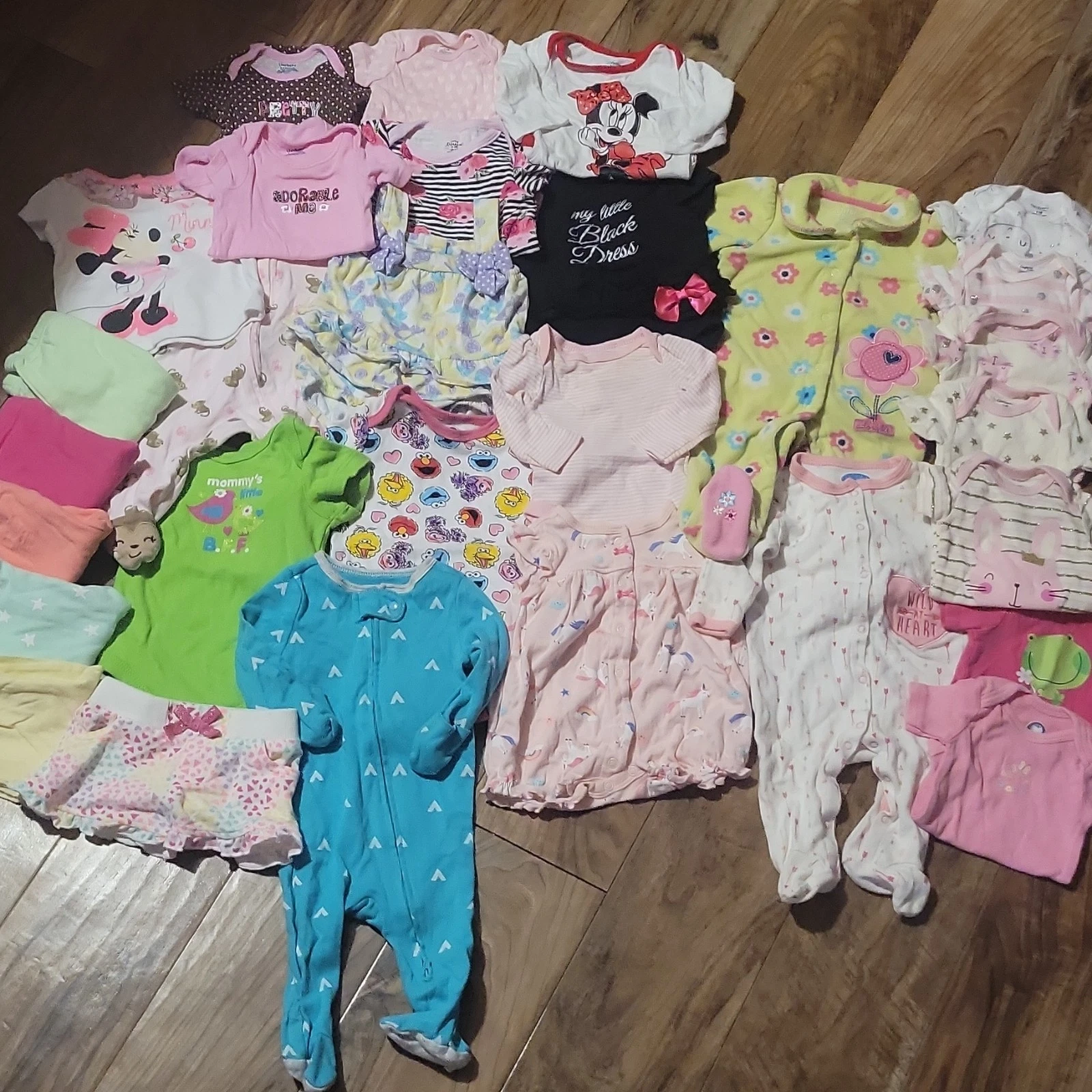 29 pcs Baby Girl 0-3M Mixed Clothing Lot