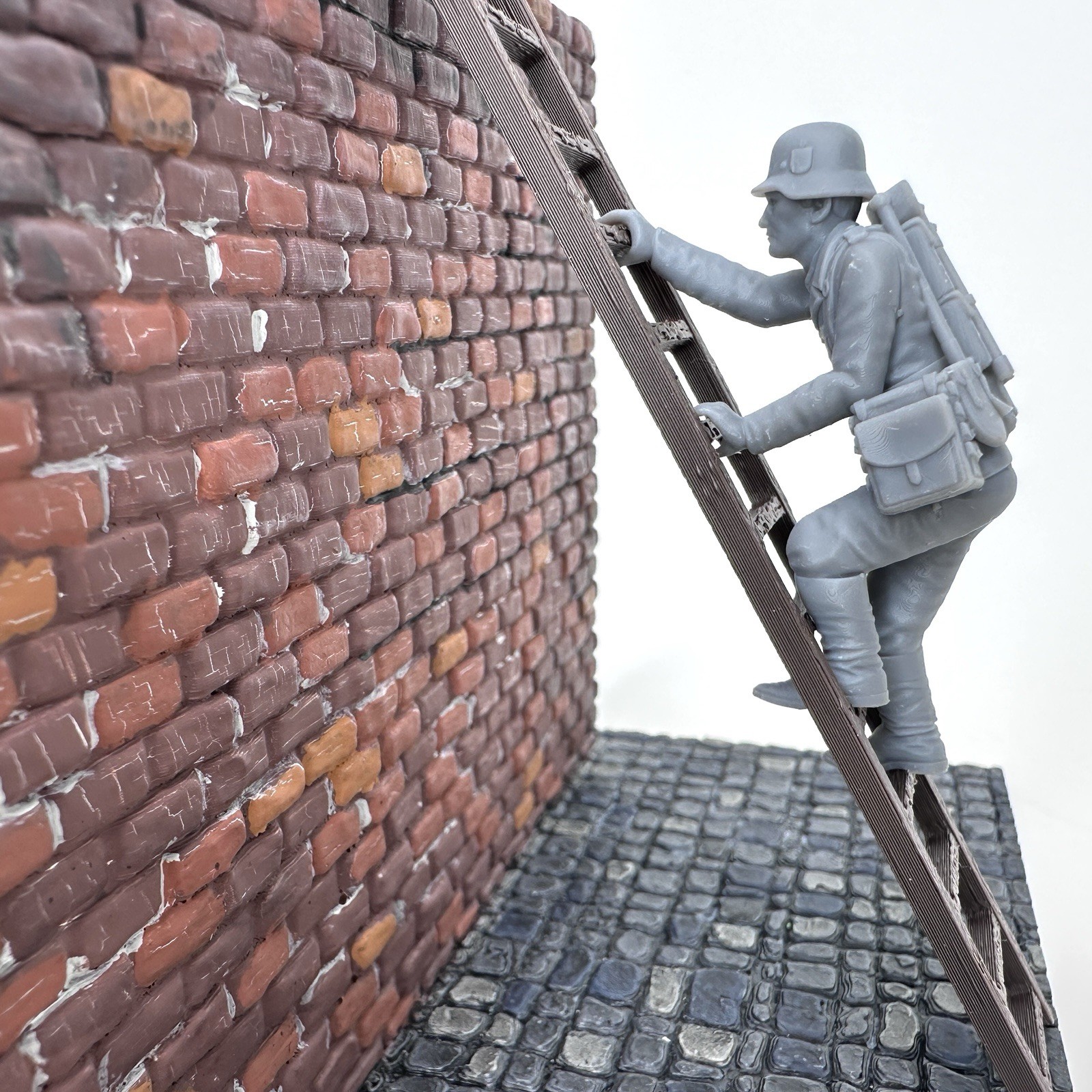 World War 2 German SAPPER Climbing Ladder Toy Soldier 3D Resin 1/32 WW2 Figure