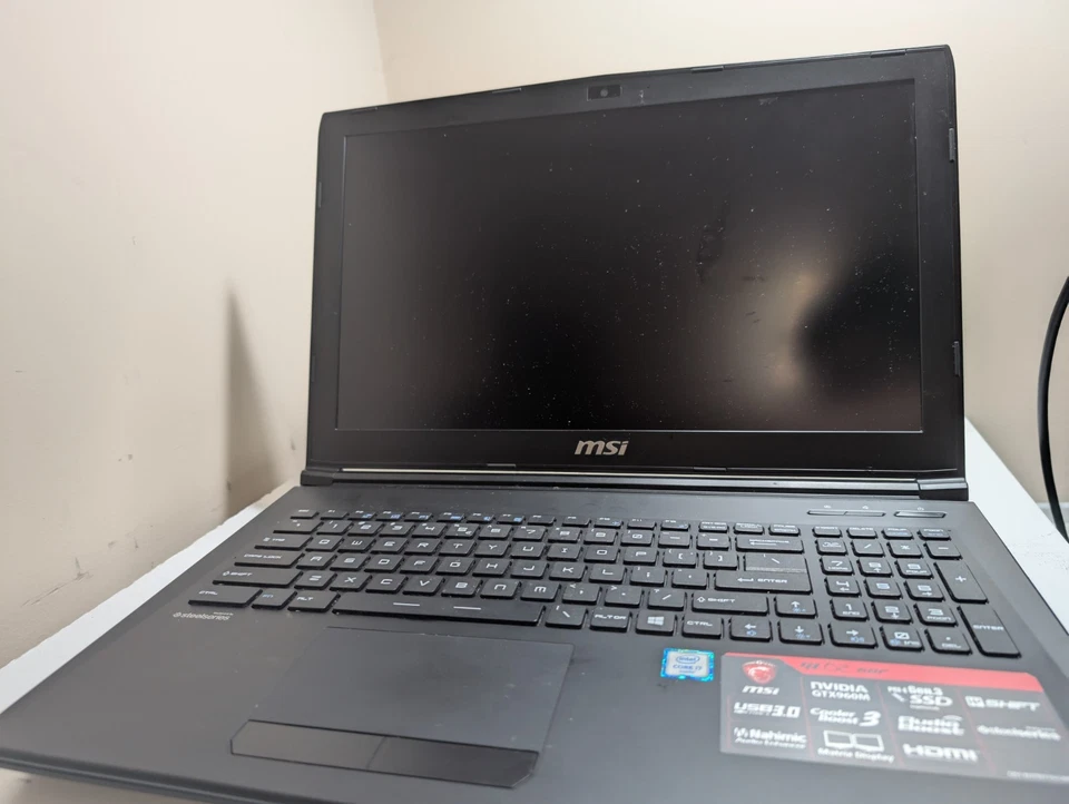 MSI GL62 6QF i7-6700HQ 2.6GHz 12GB RAM 128GB SSD 1TB HDD Nvidia GeForce GTX 960 Foto 3 de 4