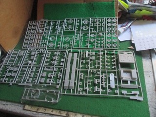 ASSORTED MILITARY VEHICLE KIT PARTS (1:35 SCALE) LOT U86