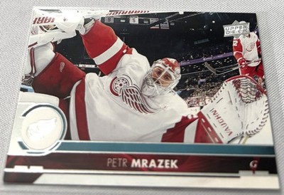 2017-18 Upper Deck Series 1 Hockey Petr Mrazek Detroit Red Wings base card #69