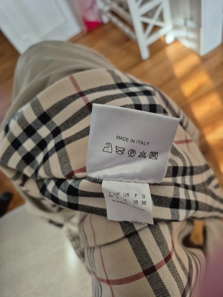Gabardina Burberry mujer talla 6 con forro de firma Foto 3 de 4