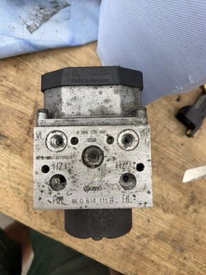 ABS System Block Audi A4 A6 A8 VW Passat 3B 8E0614111AH Steuergerät