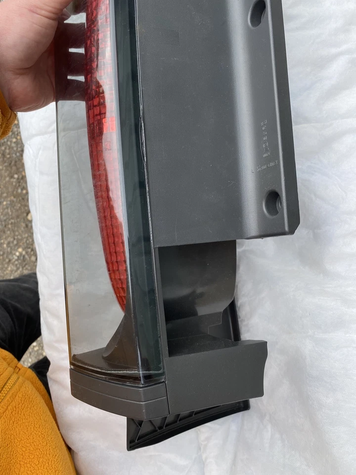 ♻️ Unidad de luz trasera Renault Traffic Nearside ligeramente usada  Foto 4 de 4