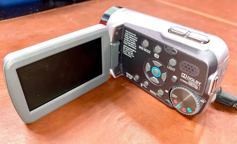 Panasonic SDR-S15 Handheld High Definition YouTube Camcorder With Charger -BOXED - Image 3 of 4