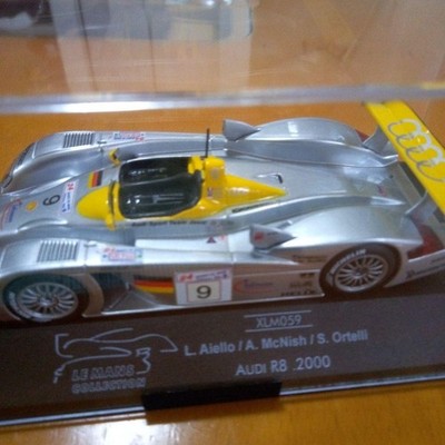 LE MANS COLLECTION Audi R8 2000 Model 1/43 Silver/Yellow Display Case