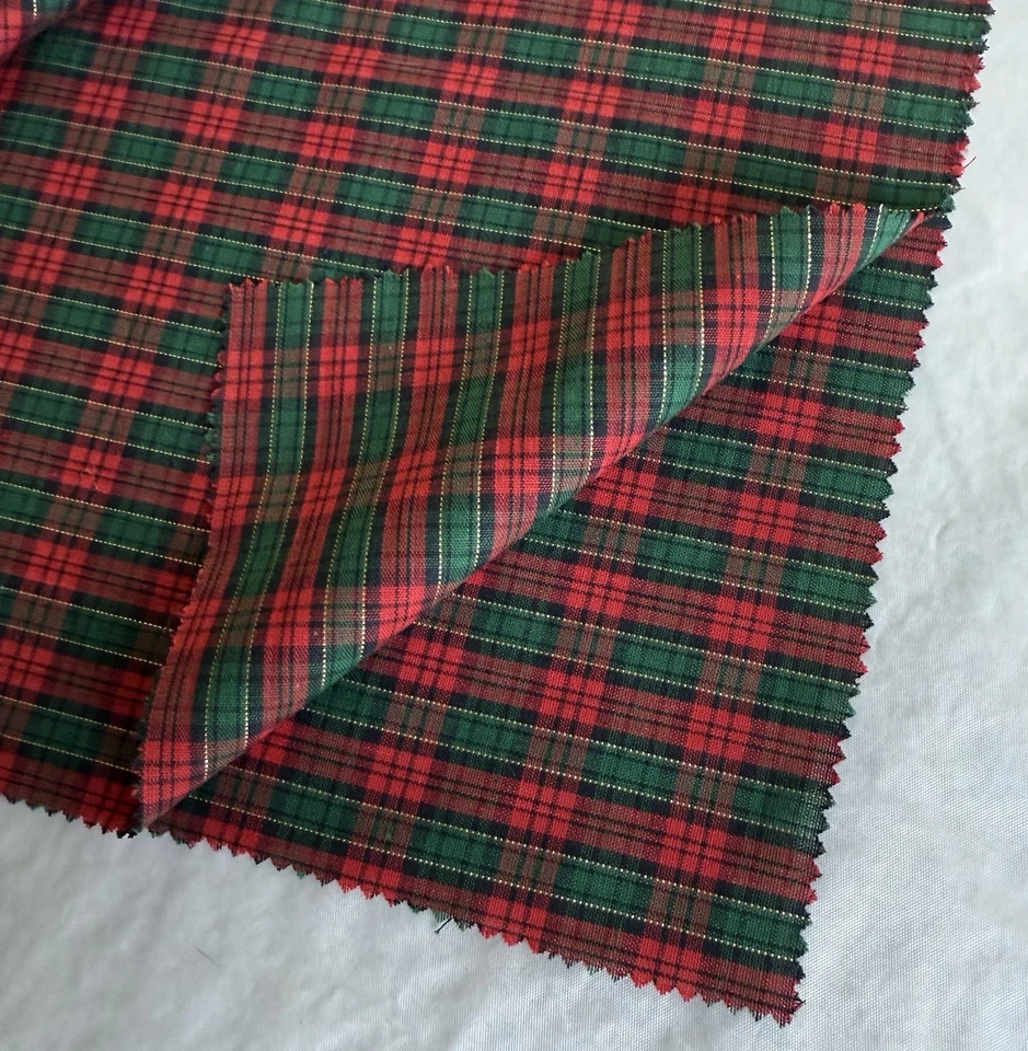 VTG CHRISTMAS RED GREEN LUREX PLAID TARTAN FABRIC POLY COTTON BLEND REMNANT - Image 4 of 4