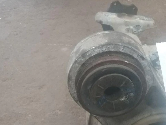 1999-2007 GMC Sierra 1500 Front Differential Carrier Assembly 4.10 Ratio OEM - Image 3 of 3