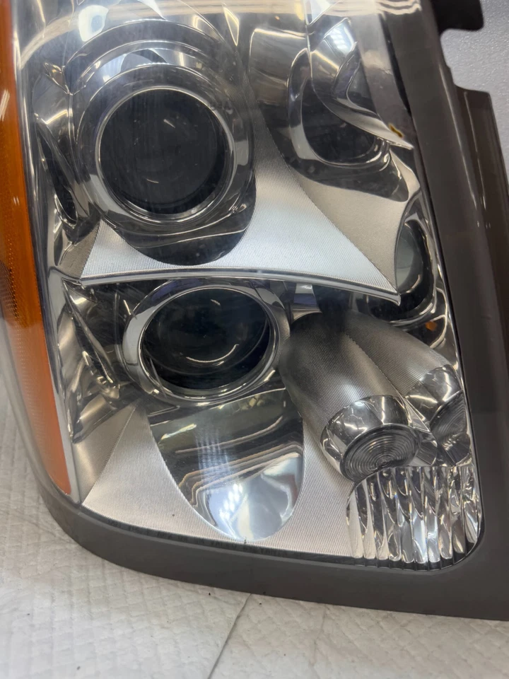 2008 凯迪拉克 SRX 右乘客侧射频车头灯 15926966 原始设备制造商 (X-45) — 第 2/4 张图片