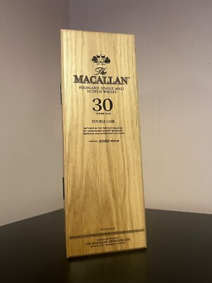 macallan 30 yo Whisky Box 2022 - Holz mit Magneten 
