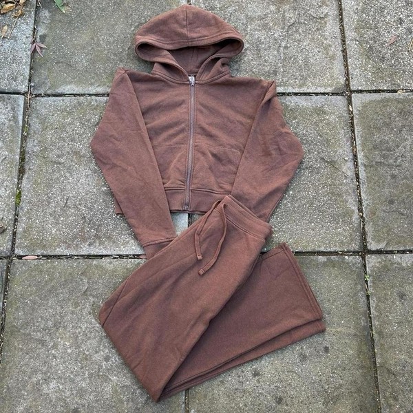 Minimal gym/running tracksuit set