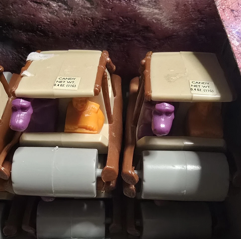 Vintage 1993 The Flintstones Movie Flintmobile Candy Containers (17) New w/ Box - Image 2 of 4