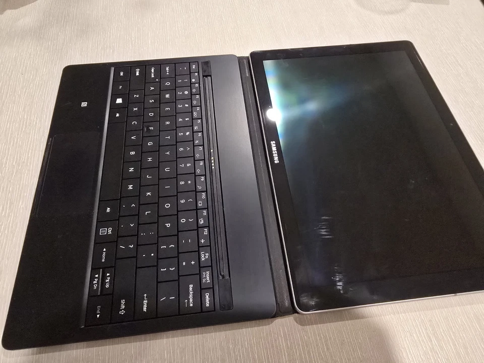 Samsung Galaxy TabPro S LTE SM-W708 - 4GB RAM 128GB SSD - 12"  Black - Image 3 of 4