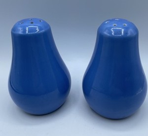 Vintage Pear Shaped Salt & Pepper Shakers In Blue Oven Table Kitchen Set