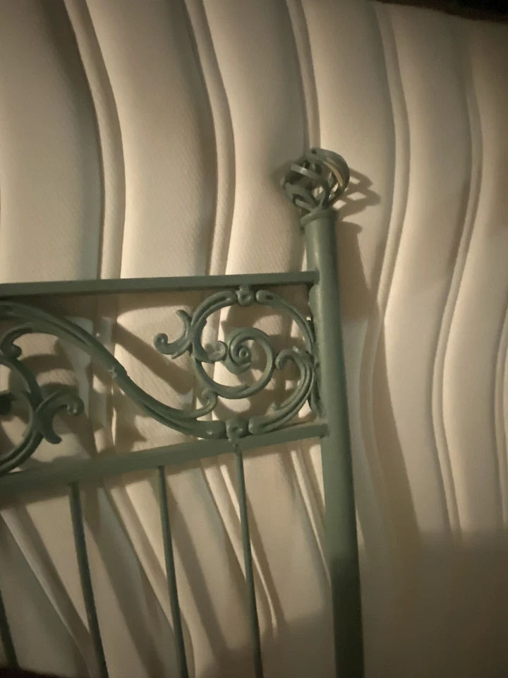 Cabecero con marco de cama de metal vintage estribo verde azulado hierro estilo antiguo Foto 3 de 4