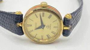 Ravissante montre Gucci femme 21 mm cadran noir or ton or.excellent état de fonctionnement