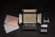 FARETTO LED Fotografia e video + BATTERIA (marca YONGNUO YN-300 III)