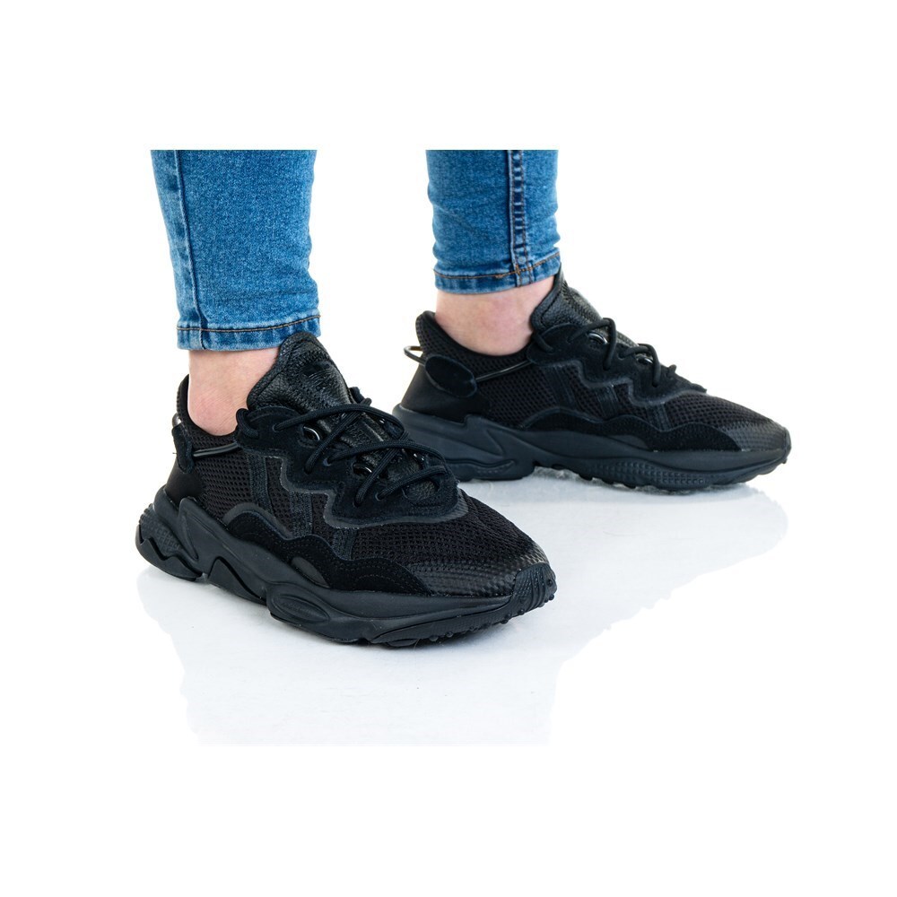 black junior ozweegos